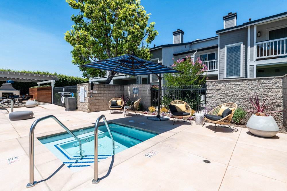 Jacuzzi with seating