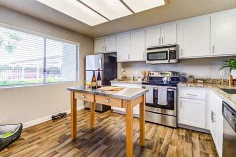 Aliso Viejo Apartments for Rent - Aliso Creek - Kitchen with Stainless-Steel Appliances, White Cabinets, Garden Style Windows, and Kitchen Island at Aliso Creek, California, 92656