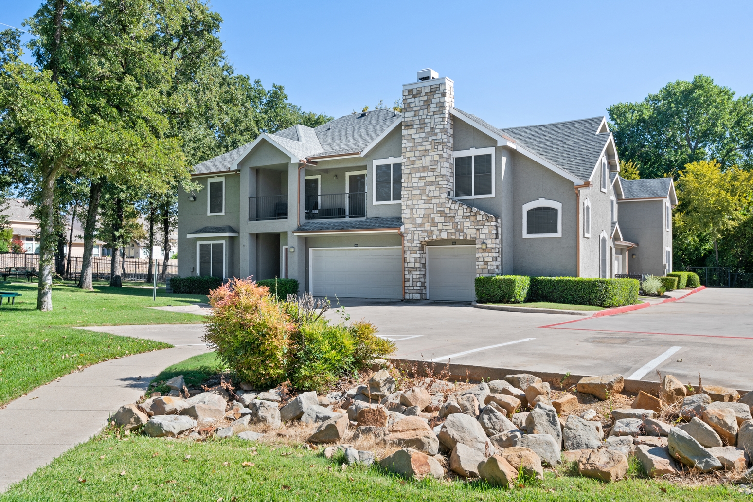 Kensington By The Vineyard Apartments