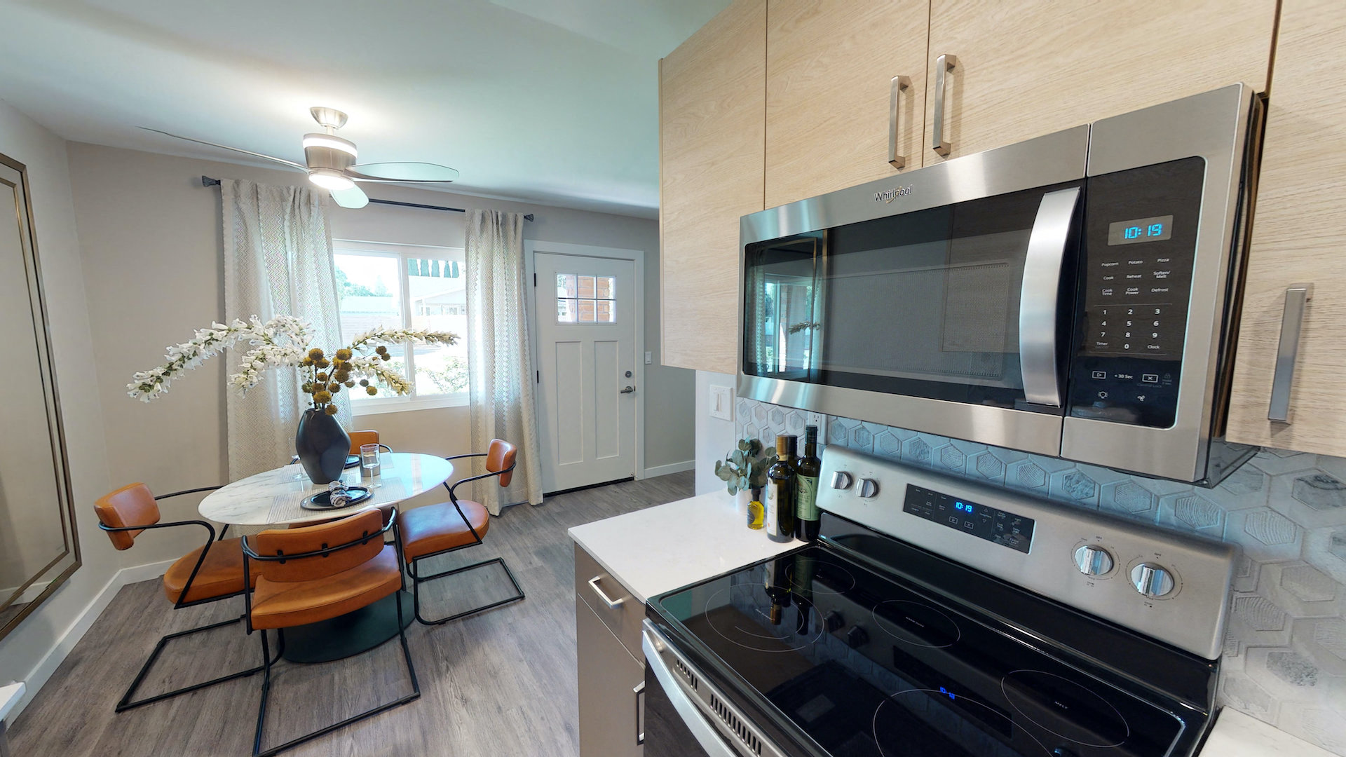 Vercanta Newport Beach | Newport Beach, CA | Kitchen & Dining Room