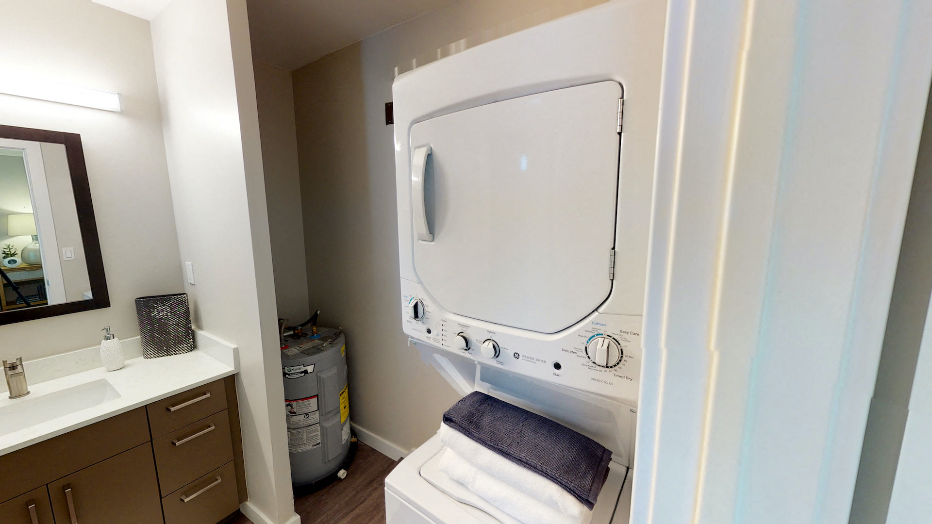 Vercanta Newport Beach | Newport Beach, CA | Washer & Dryer