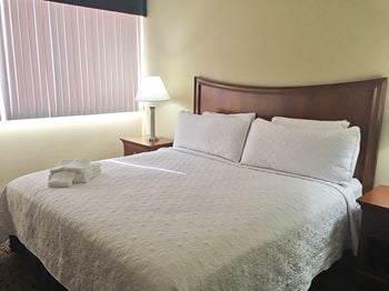 Fully Furnished Corporate Housing Bedroom at Reserve Square, Cleveland, OH