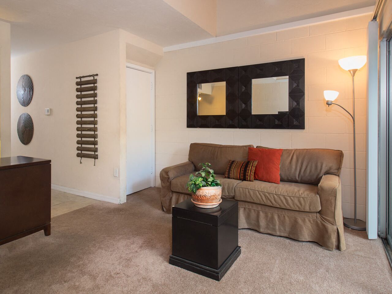 living room with carpet