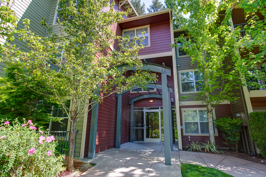 Two Bedroom Apartments in Portland, Commons at Sylvan Highlands