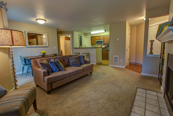 Commons at Avalon Park Apartments in Tigard Oregon - Photo Gallery 16
