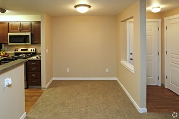 Dining And Kitchen at Commons at Avalon Park Apartments, Tigard, 97224