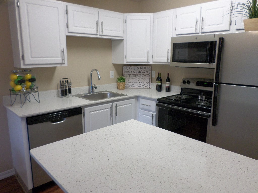 Kitchen at Commons at Hawthorn Village Apartments, Hillsboro, OR, 97124
