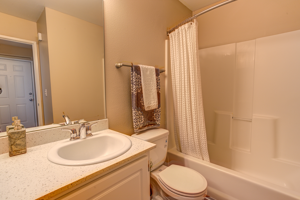 Hillsboro Oregon Apartments Near Intel, Commons at Hawthorn Village