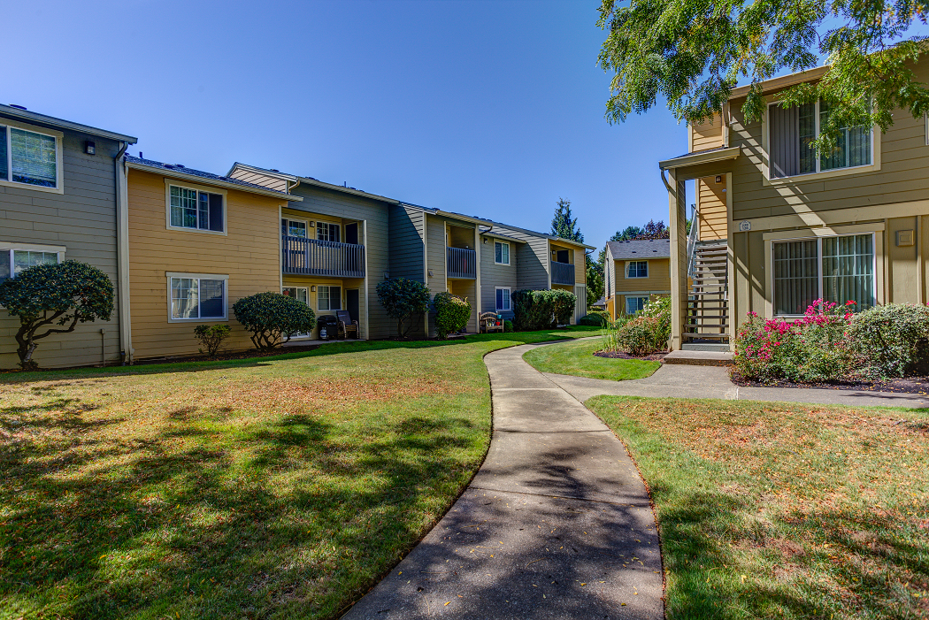 Apartments Near Orenco, Commons at Hawthorn Village