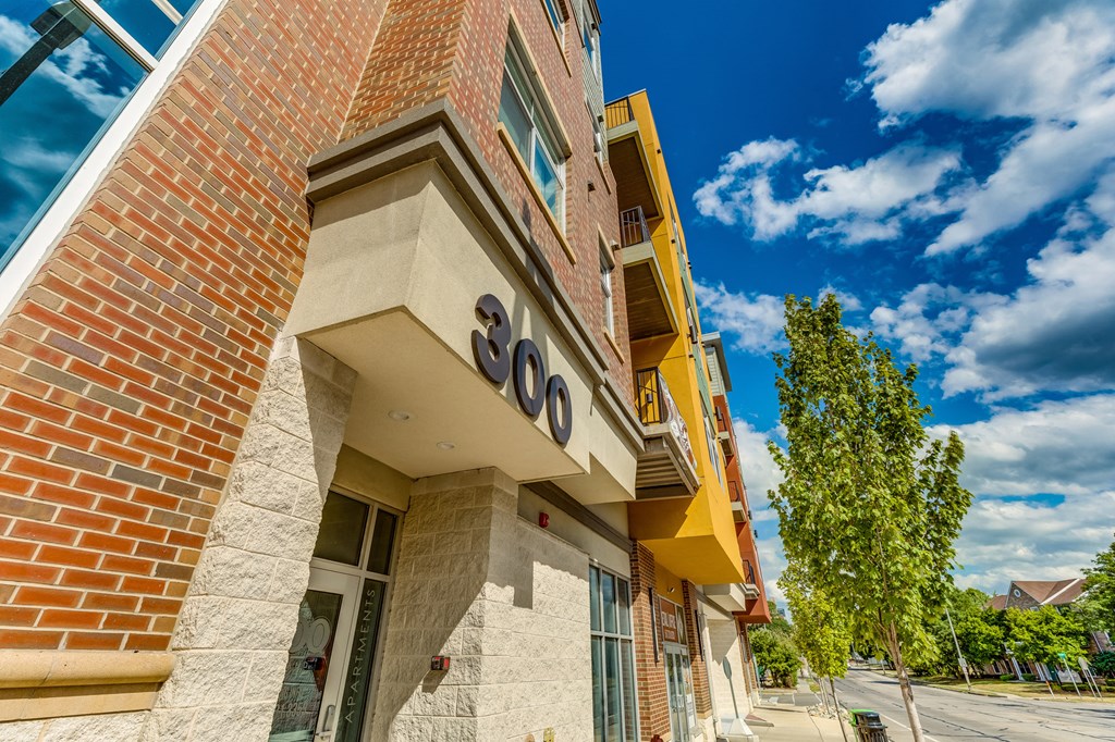 Apartments in East Lansing near Michigan State University | 300 Grand Apartments