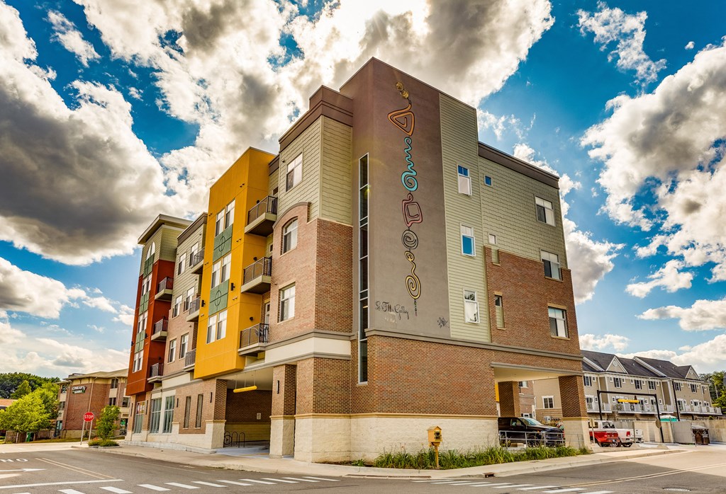 Apartments in East Lansing near Michigan State University | 300 Grand Apartments