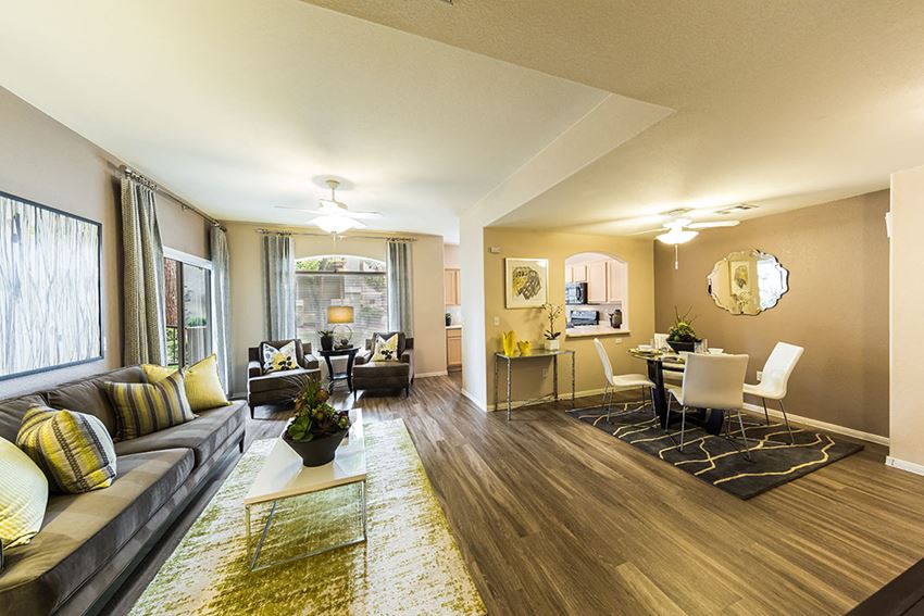Living room and dining area - Photo Gallery 1