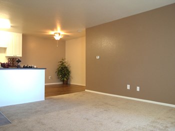 4909 Date Avenue 1-2 Beds Apartment, Market Rate for Rent - Photo Gallery 5
