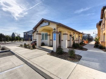 100 Penzance AVE 1-3 Beds Apartment, Market Rate for Rent - Photo Gallery 3