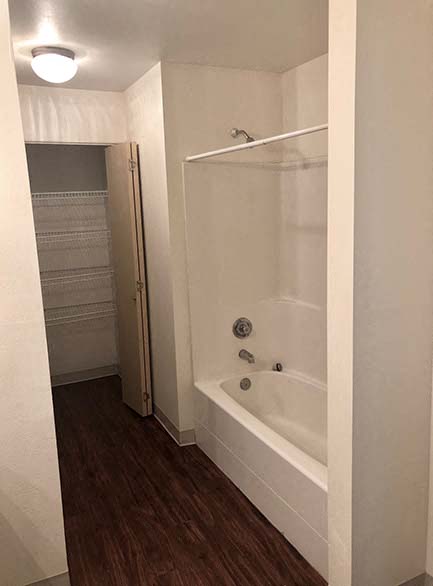 Heron Creek Apartments l bathroom