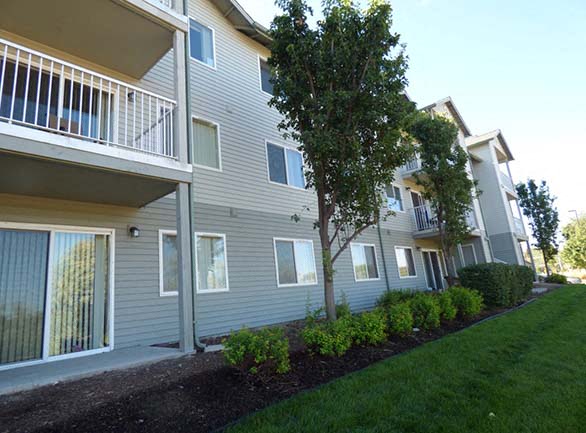 Heron Creek Apartments l exterior building view