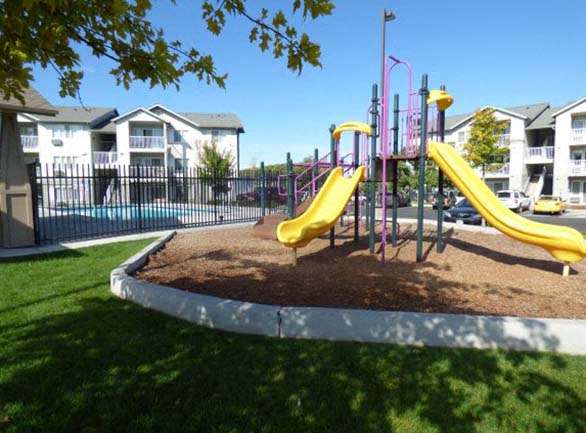 Heron Creek Apartments l playground