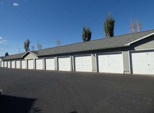 Heron Creek Apartments l garages