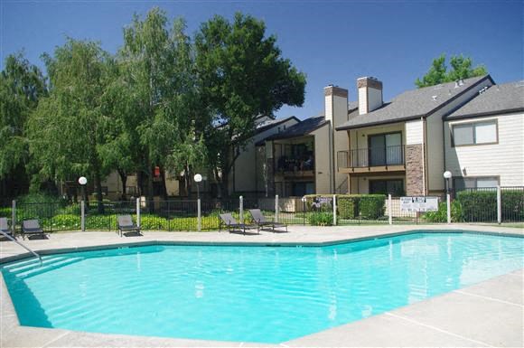 Pool with Apt building Hidden Creek Apts rentals in Vacaville Ca 95687