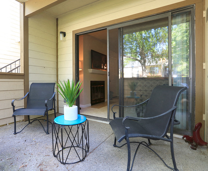 Patio Seating Vacaville CA 95687 Apartments for rent Hidden Creek