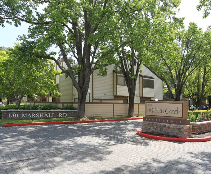 Entrance Monument Sign Vacaville CA 95687 Apartments for rent Hidden Creek
