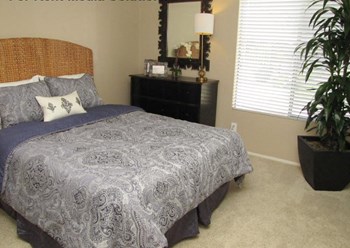 The Marina in Modesto bedroom with carpeting - Photo Gallery 9