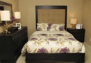 The Marina in Modesto bedroom with carpeting - Photo Gallery 10