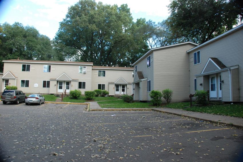 1216-1254 Clarence St. 2-4 Beds Apartment, Townhouse, Affordable for Rent - Photo Gallery
