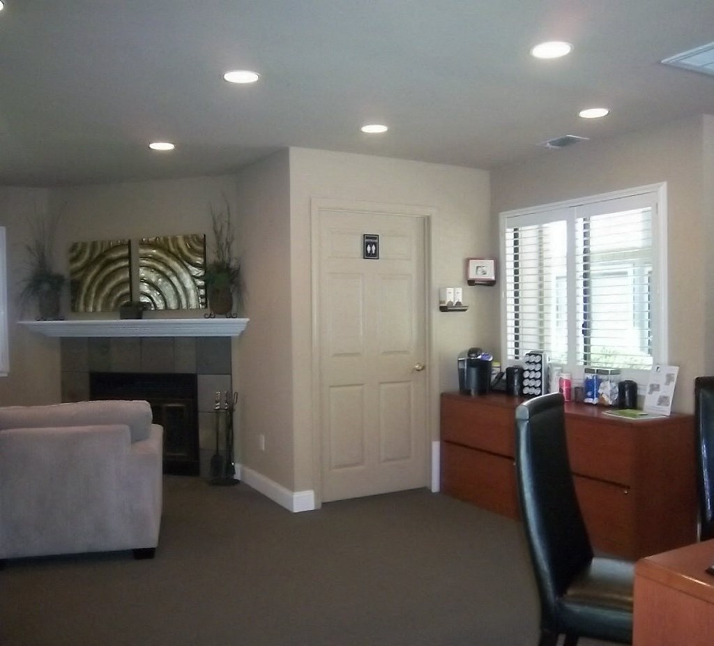 Leasing Office | Oak Ridge Apartment Homes in Sacramento, CA 95841