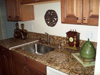 Kitchen l Apartments in Stockton | Pacific Commons Apartment Homes - Photo Gallery 4