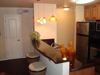 Kitchen l Apartments in Stockton | Pacific Commons Apartment Homes - Photo Gallery 5