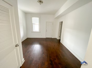 1056 N. Ashland Ave. 1-3 Beds Apartment for Rent - Photo Gallery 5