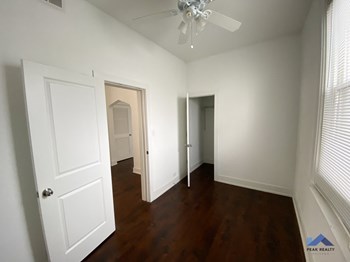 1056 N. Ashland Ave. 1-3 Beds Apartment for Rent - Photo Gallery 9