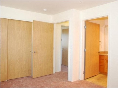 Vacant Apt with closet and bathroom Apartments in Spokane Valley, WA| Parkside Mirabeau Apartments