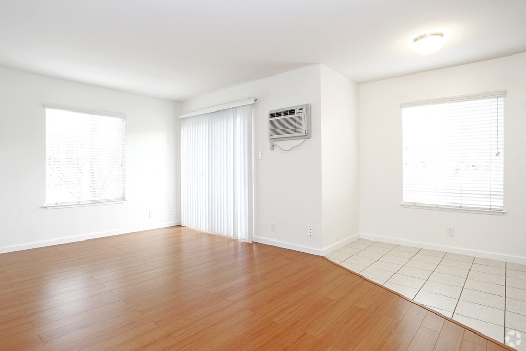 Living and dining area at PARKSIDE BRENTWOOD, Brentwood 