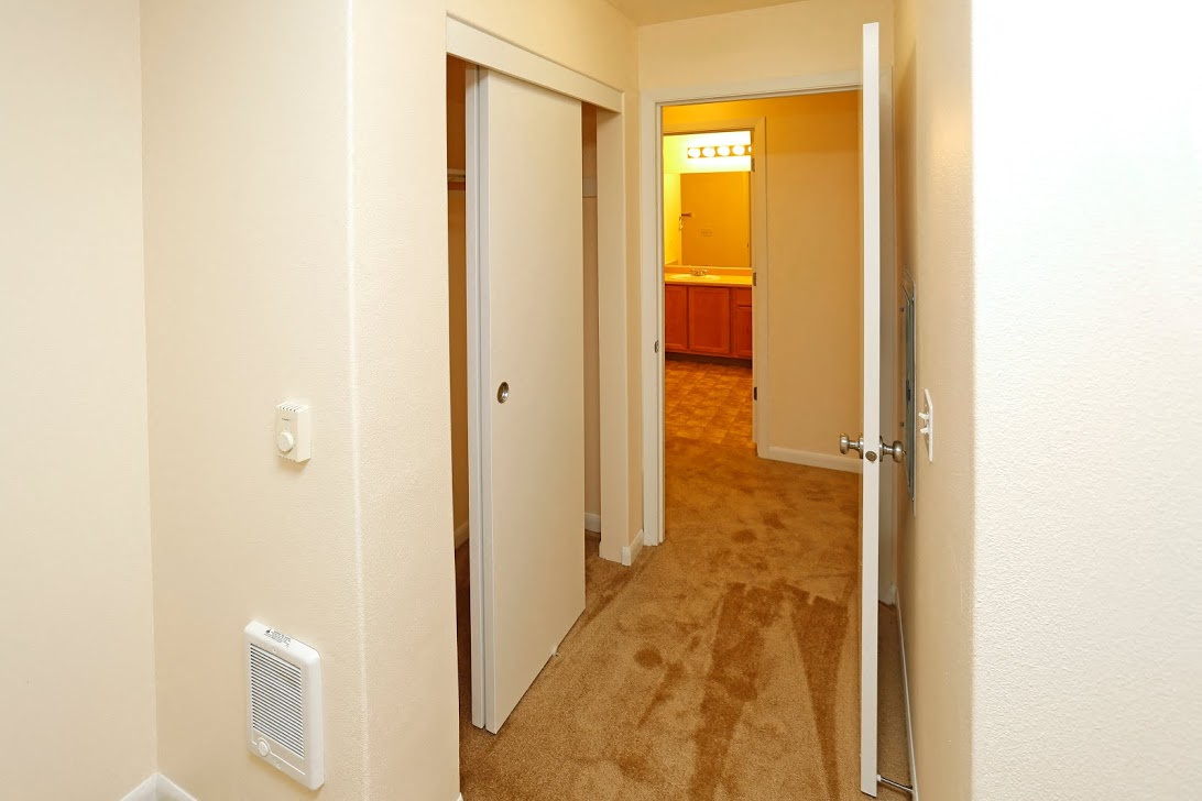Hallway l Redwood Commons Apartments McMinnville, OR