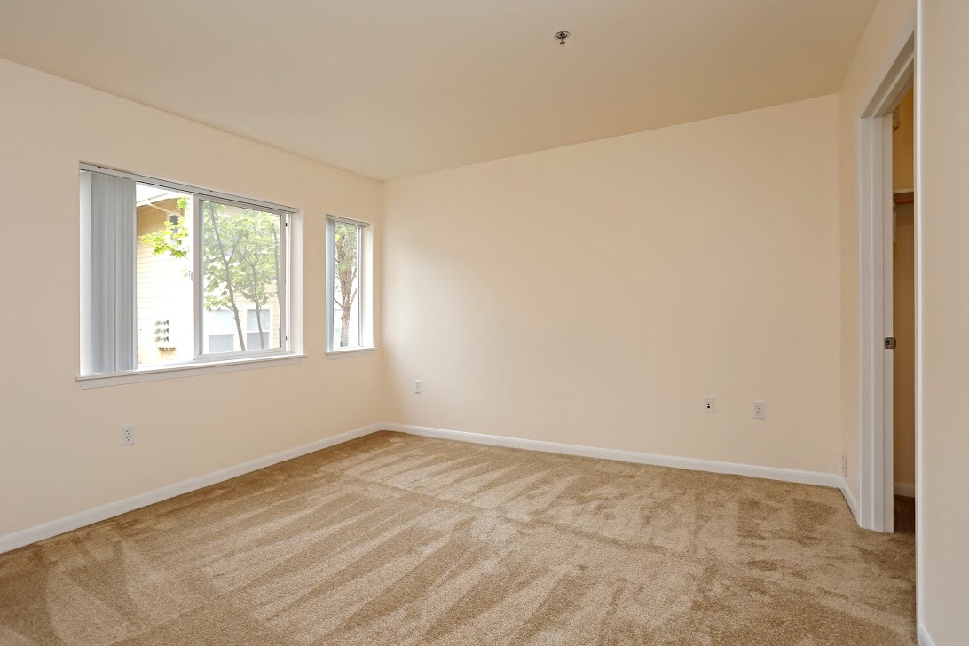 Bedroom l Redwood Commons Apartments McMinnville, OR