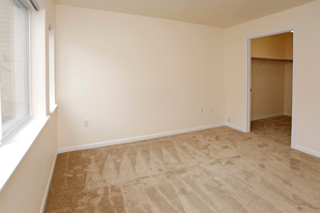 Bedroom l Redwood Commons Apartments McMinnville, OR