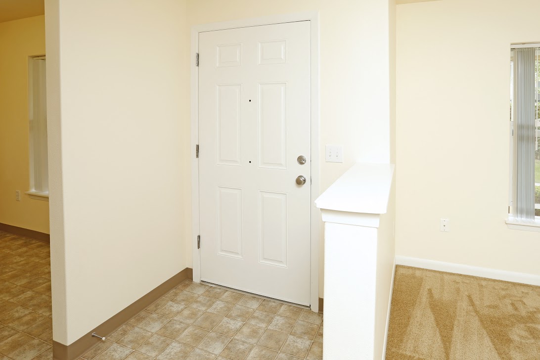 Entry l Redwood Commons Apartments McMinnville, OR