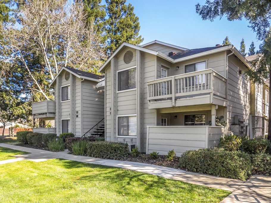 River Terrace Apartments | Exterior