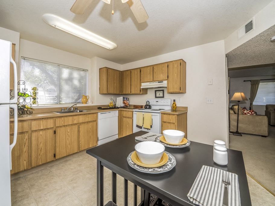 River Terrace Apartments | Kitchen