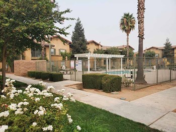 Pool area l Sandstone Apartments in Fresno CA - Photo Gallery 4