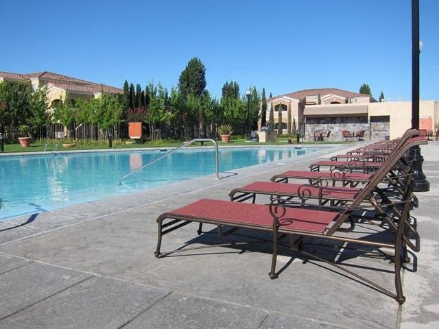 Pool with lounge chairs Apt rentals in Elk Grove l Siena Villas