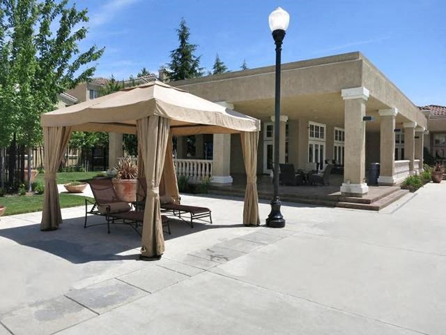 Pool with Cabana Apt rentals in Elk Grove l Siena Villas