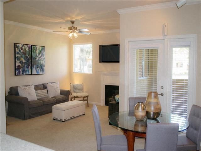 Living and dining room view Apt rentals in Elk Grove l Siena Villas