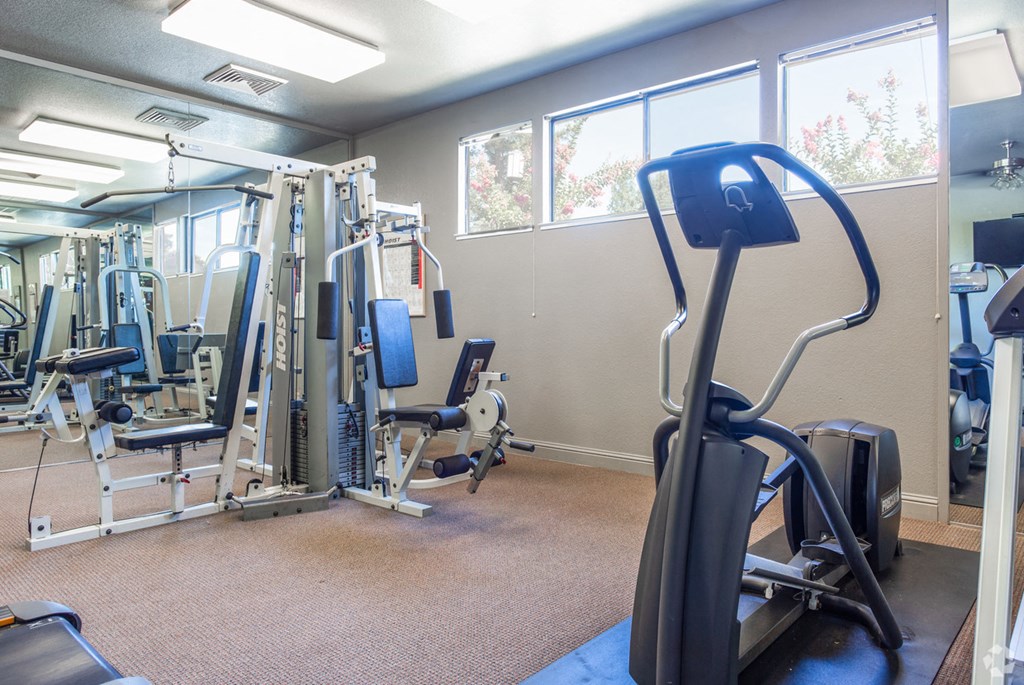 Fitness center l Somersett Hills Apartments in Roseville Ca