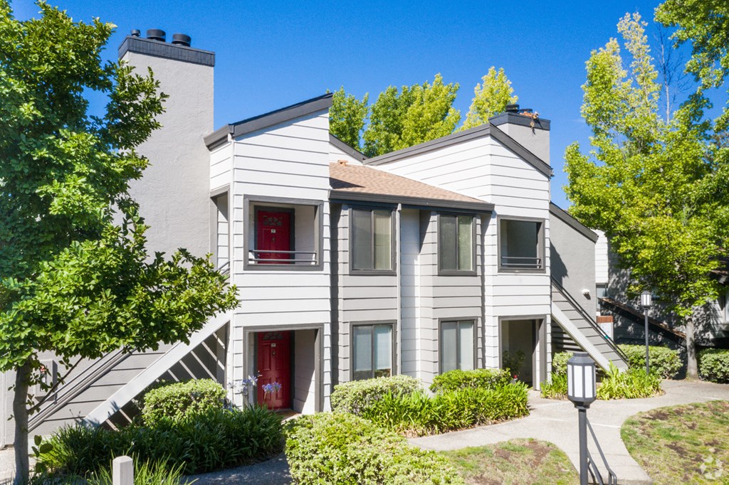 Exterior building   l Somersett Hills Apartments in Roseville Ca