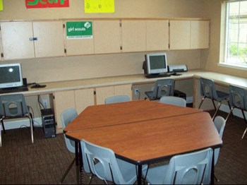 Computer area l Sommerset Place Apartments in Sacramento CA - Photo Gallery 3