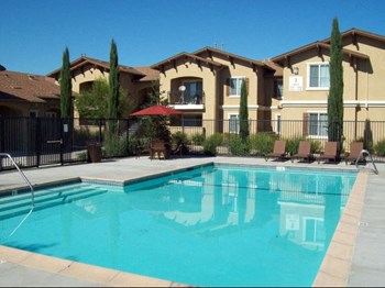 Pool l Sommerset Place Apartments in Sacramento CA - Photo Gallery 5