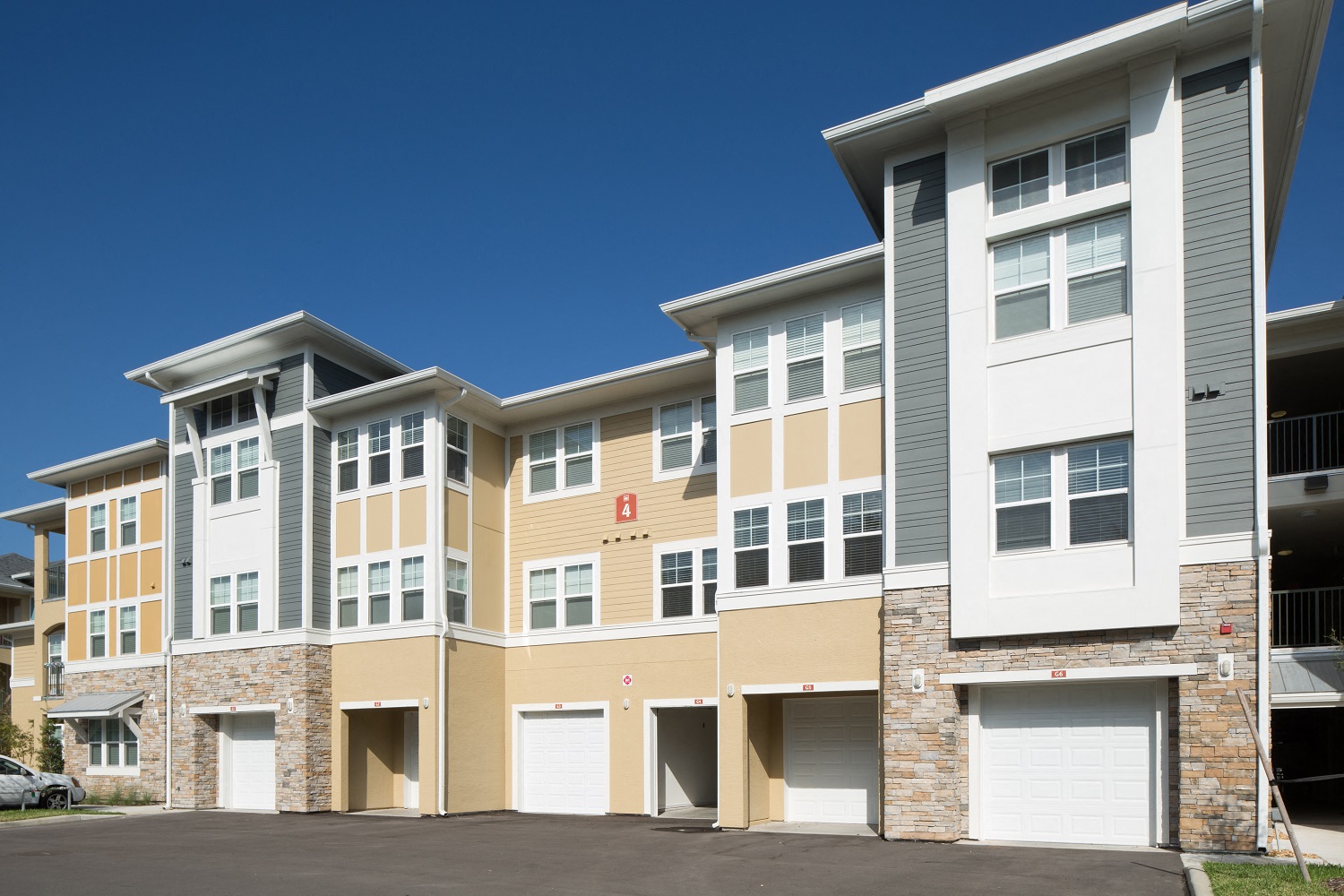 The Oaks at Southlake Commons Luxury Apartments